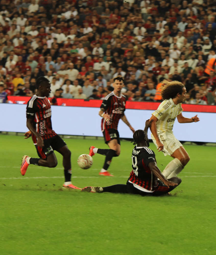 Aziz Yıldırım Lemina, Torreira ve Olaitan gibi 6 numara bulamazsa şampiyonluk hayal! 6