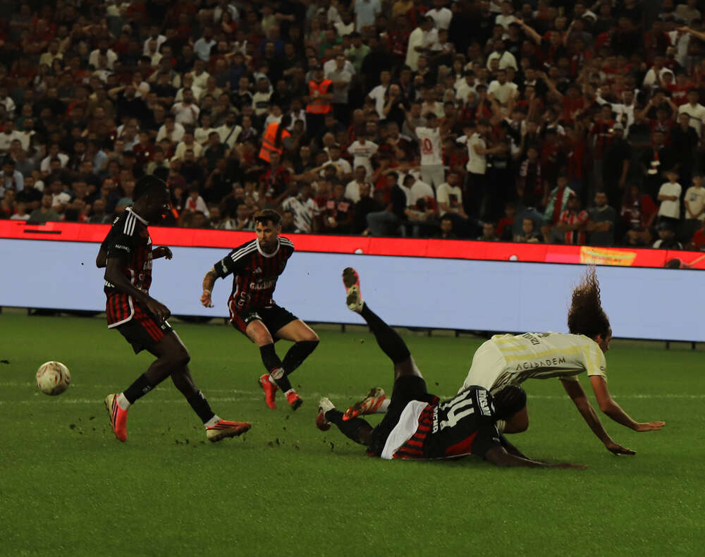 Aziz Yıldırım Lemina, Torreira ve Olaitan gibi 6 numara bulamazsa şampiyonluk hayal! 5