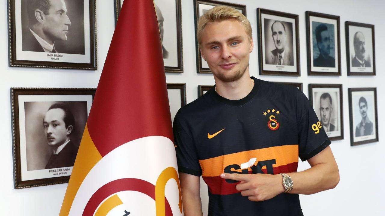 Dursun Özbek Cengiz Ünder, İsmail Yüksek ve Oosterwolde'nin can düşmanı olduğu kulübe stoper gönderdi 8