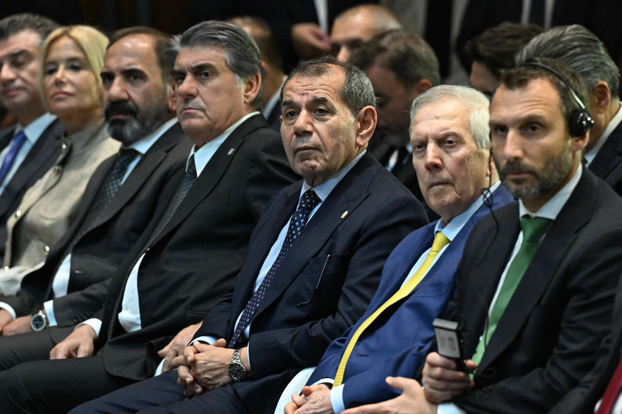 Dursun Özbek Musaba ve İrfan Can Eğribayat'ın hocasını görür görmez olağanüstü hal ilan etti! 9