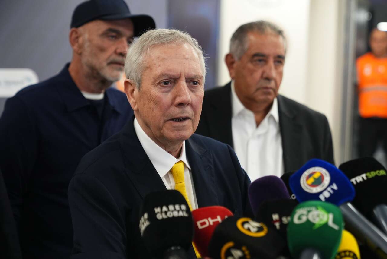 Aziz Yıldırım bir telefonla soluğu Samandıra'da aldı! Tesislerde kavga... İki hoca birbirine girdi 4