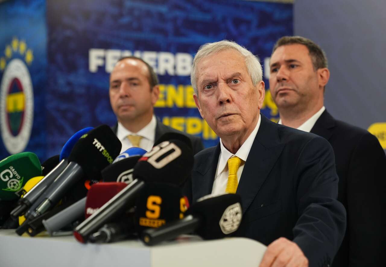 Aziz Yıldırım bir telefonla soluğu Samandıra'da aldı! Tesislerde kavga... İki hoca birbirine girdi 3