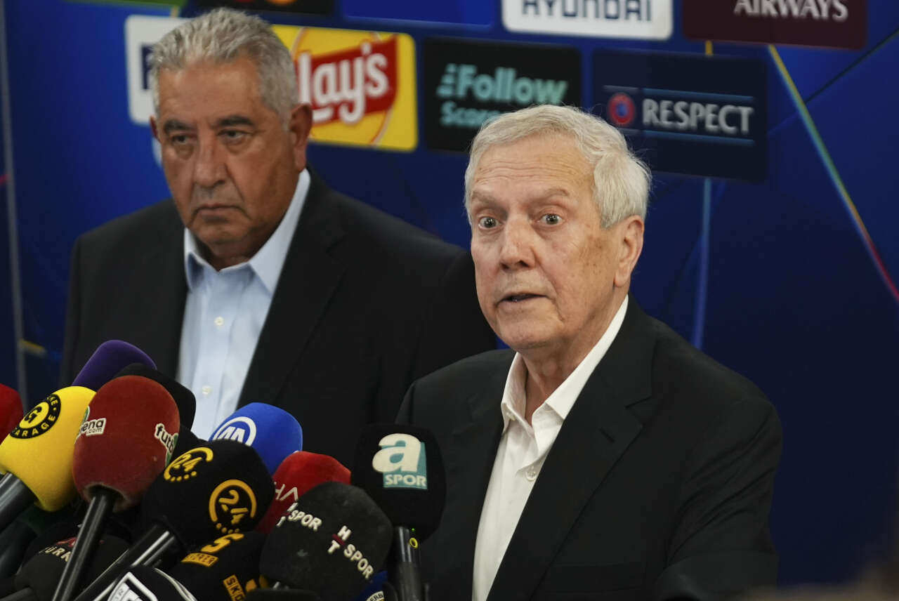 Aziz Yıldırım bir telefonla soluğu Samandıra'da aldı! Tesislerde kavga... İki hoca birbirine girdi 8