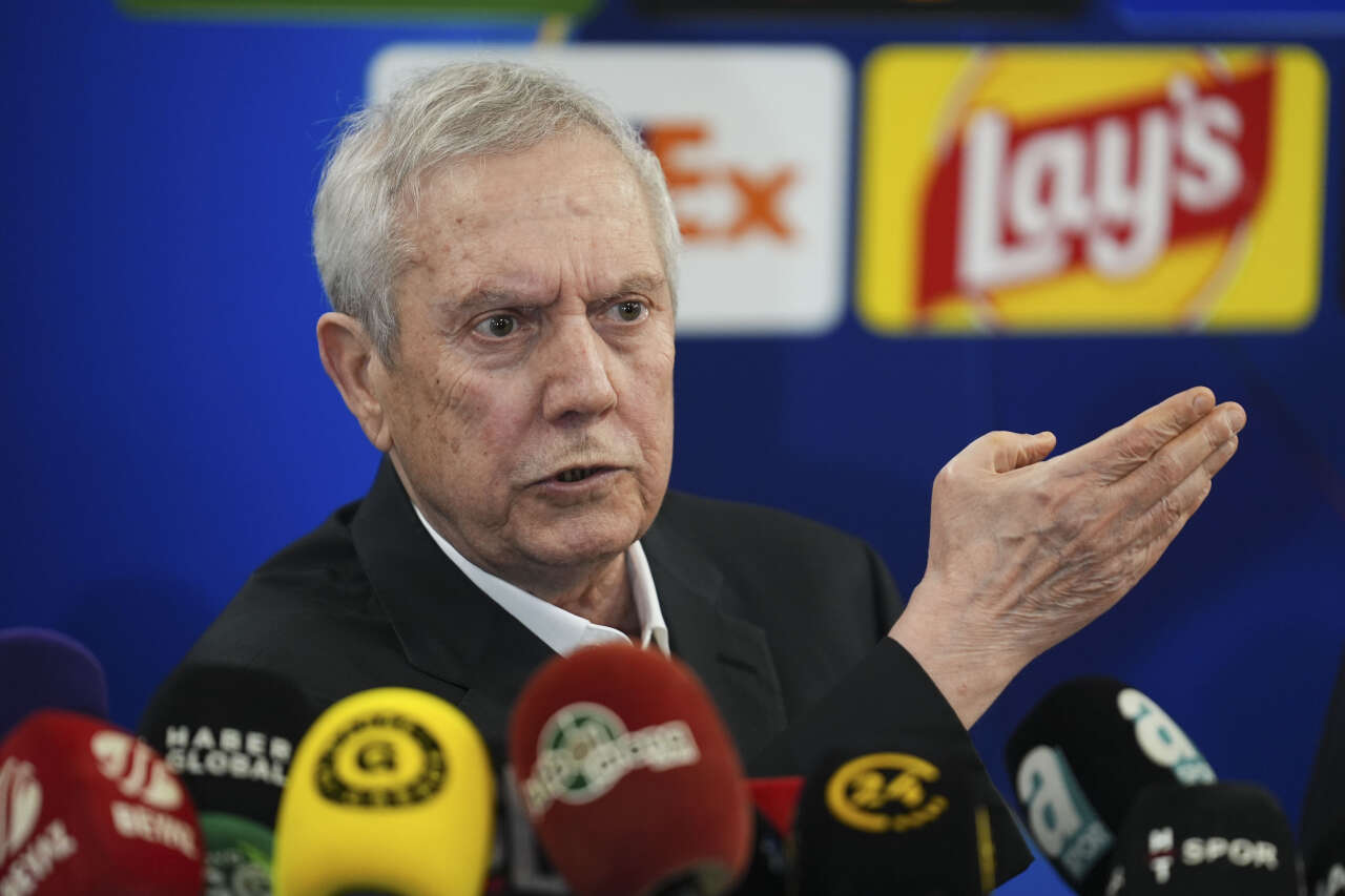 Aziz Yıldırım bir telefonla soluğu Samandıra'da aldı! Tesislerde kavga... İki hoca birbirine girdi 6
