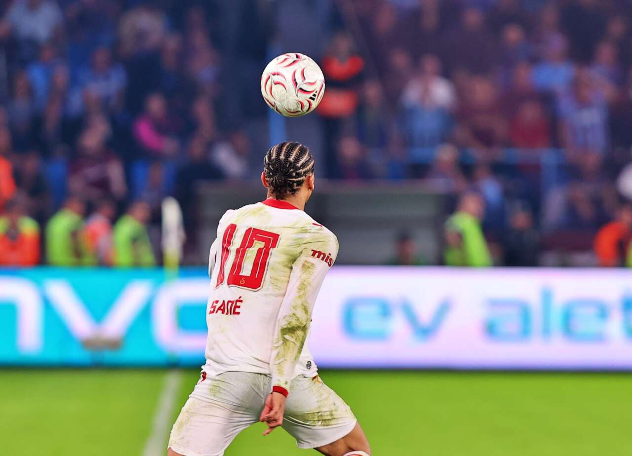 Dursun Özbek Okan Buruk yönetim herkes şaşkın: 12 M.€ maaş alan yıldız 5 ayda sadece 1 gol attı 6