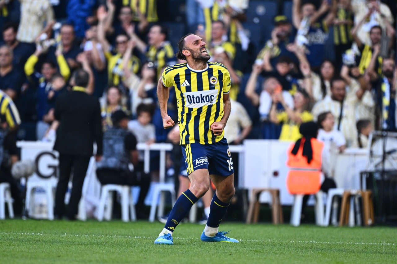 Aziz Yıldırım 39 M.€'ya transfer etti yıldız futbolcu gitti parayı Hakan Safi'ye verdi 13