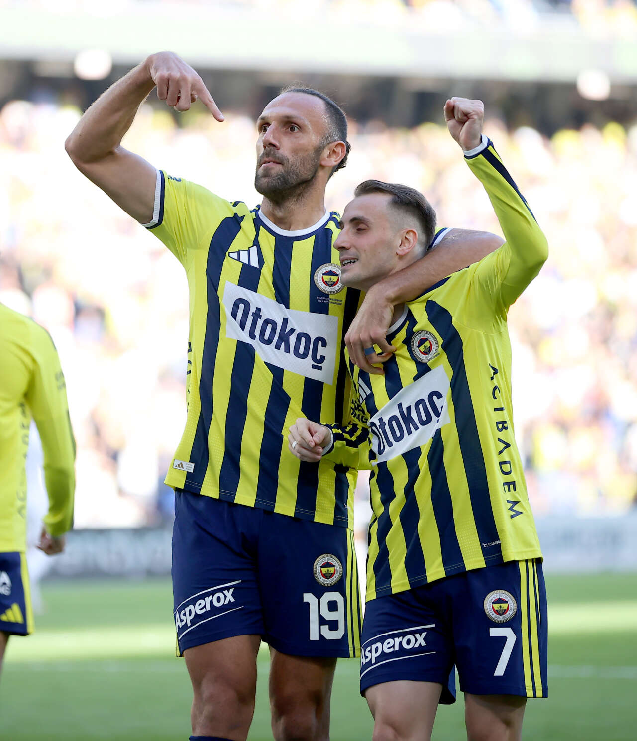 Aziz Yıldırım 39 M.€'ya transfer etti yıldız futbolcu gitti parayı Hakan Safi'ye verdi 9