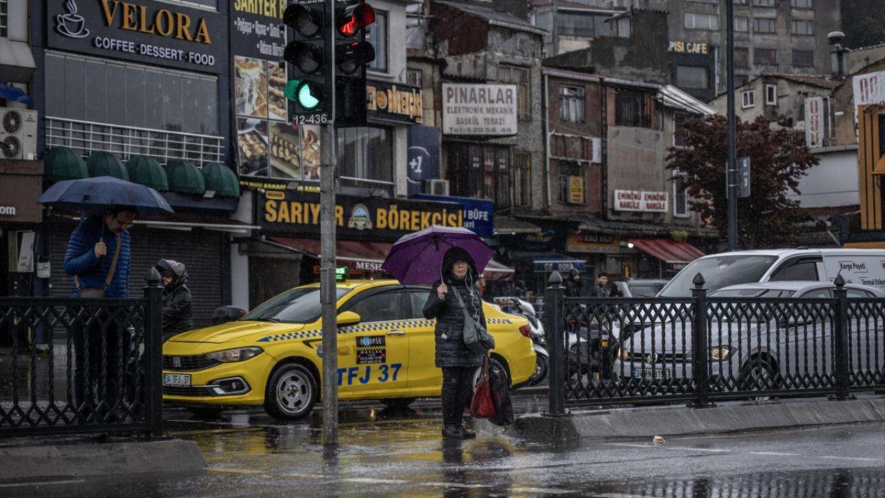 İstanbul için saat verildi! Uyarı üstüne uyarı geldi: Kuvvetli sağanak bekleniyor 3