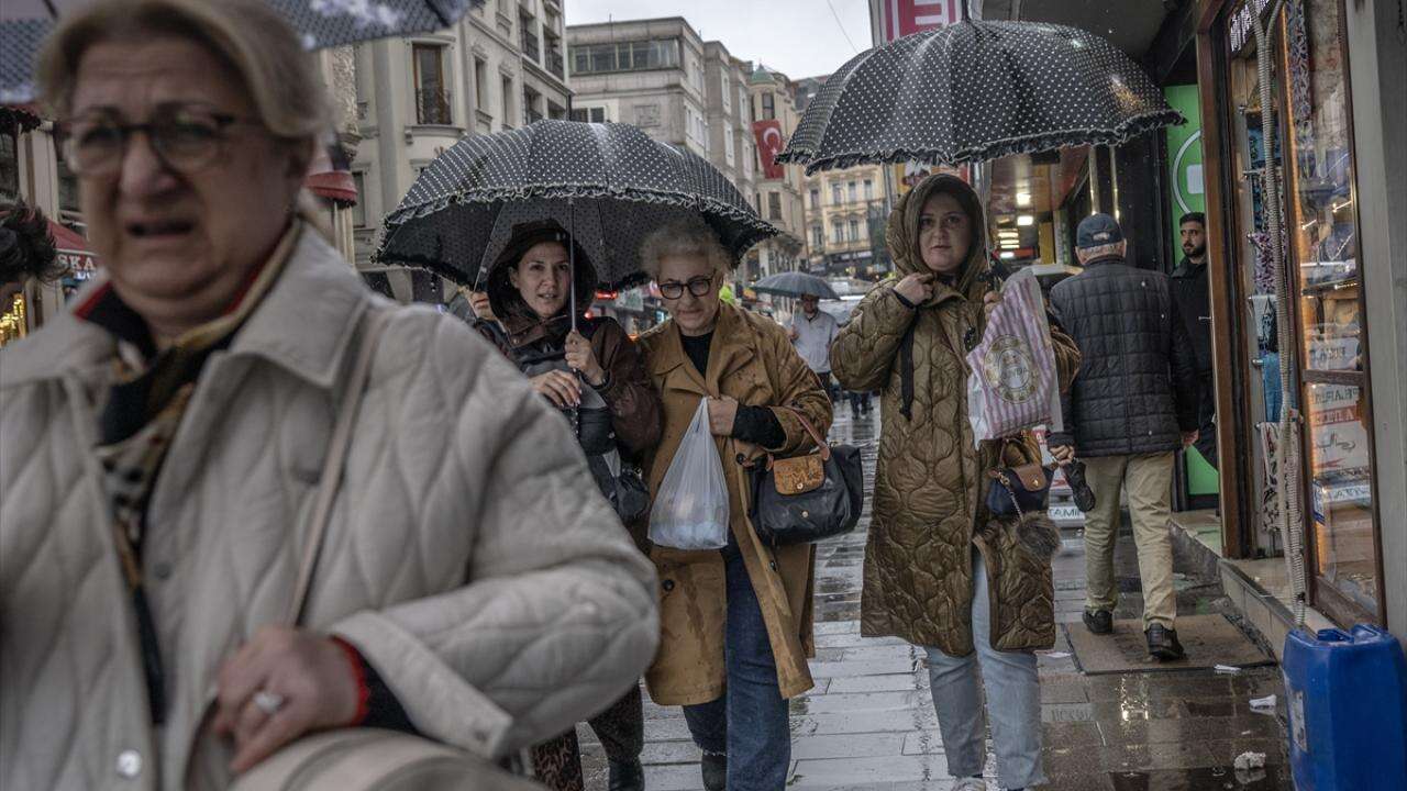 İstanbul için saat verildi! Uyarı üstüne uyarı geldi: Kuvvetli sağanak bekleniyor 5
