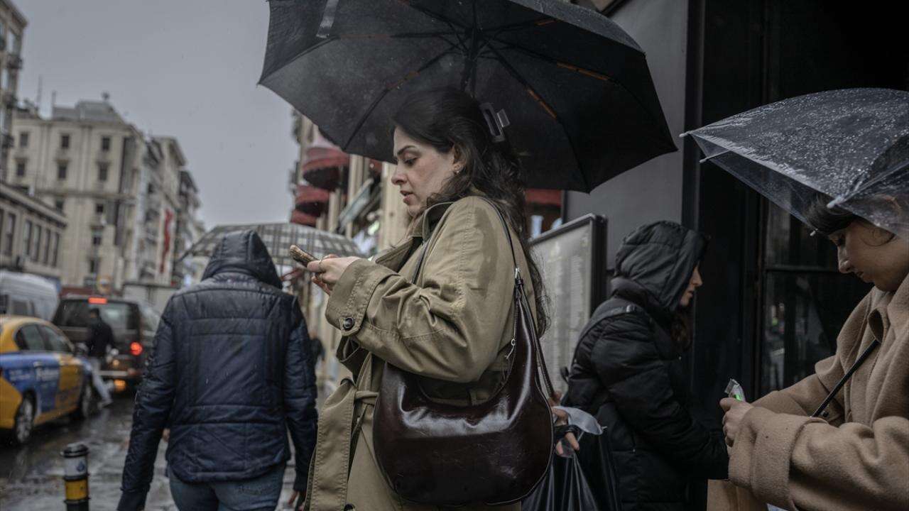 İstanbul için saat verildi! Uyarı üstüne uyarı geldi: Kuvvetli sağanak bekleniyor 6