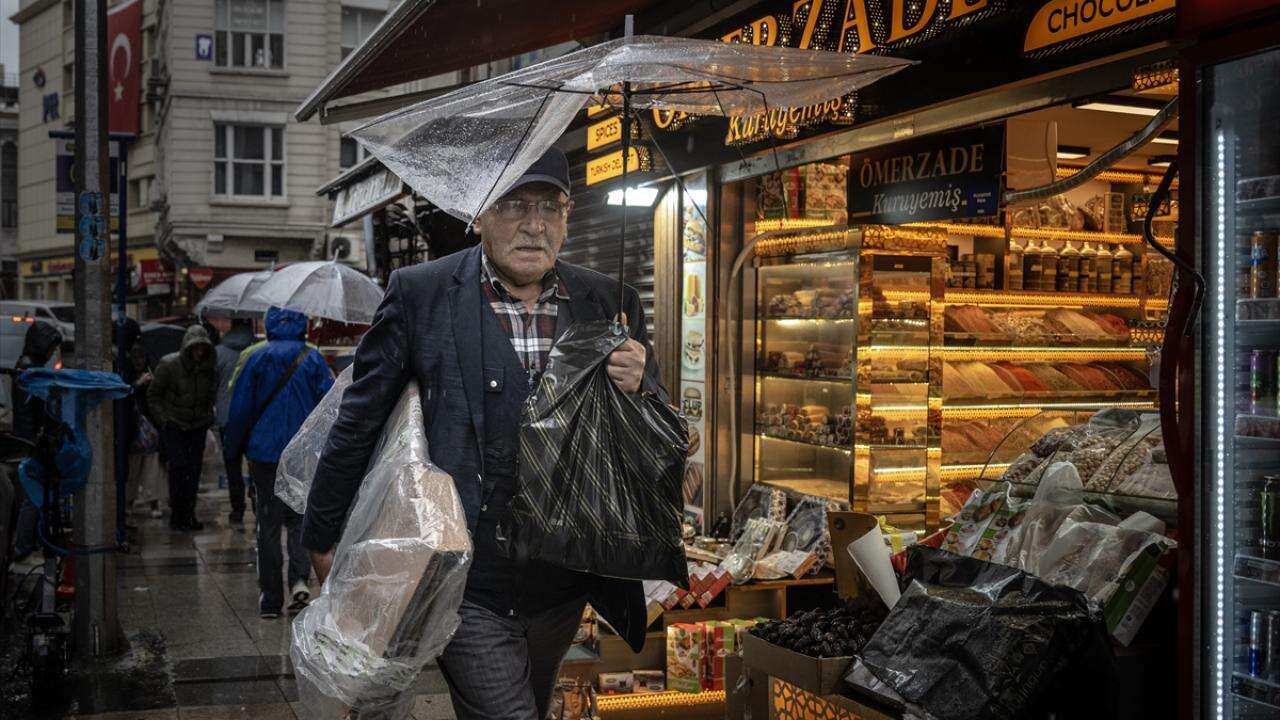 İstanbul için saat verildi! Uyarı üstüne uyarı geldi: Kuvvetli sağanak bekleniyor 2