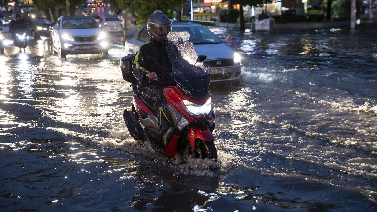Meteoroloji saat vererek il il uyardı: Kuvvetli sağanak bekleniyor 1