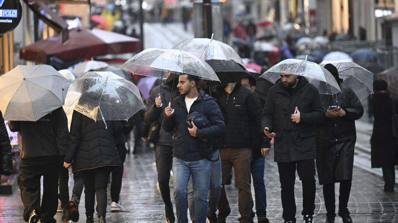 İstanbul için kritik uyarı geldi! Sağanak alarmı: Saat verildi, metrekareye 100 kilogram yağış düşecek 4