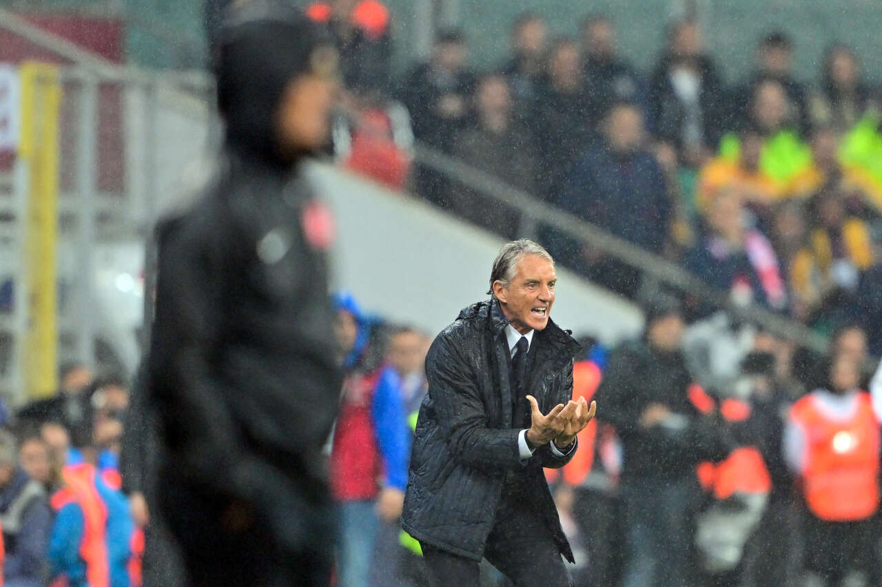 Montella'yı Ali Koç'un transferleri yaktı: Kendi takımında oynamayanları milli takıma doldurdun hocam 9