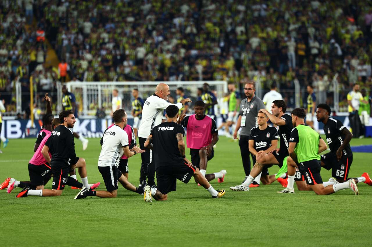Aziz Yıldırım Jorge Jesus ve Volkan Demirel'in yıldızlarına sarıldı: Bunları oynat hocam 11