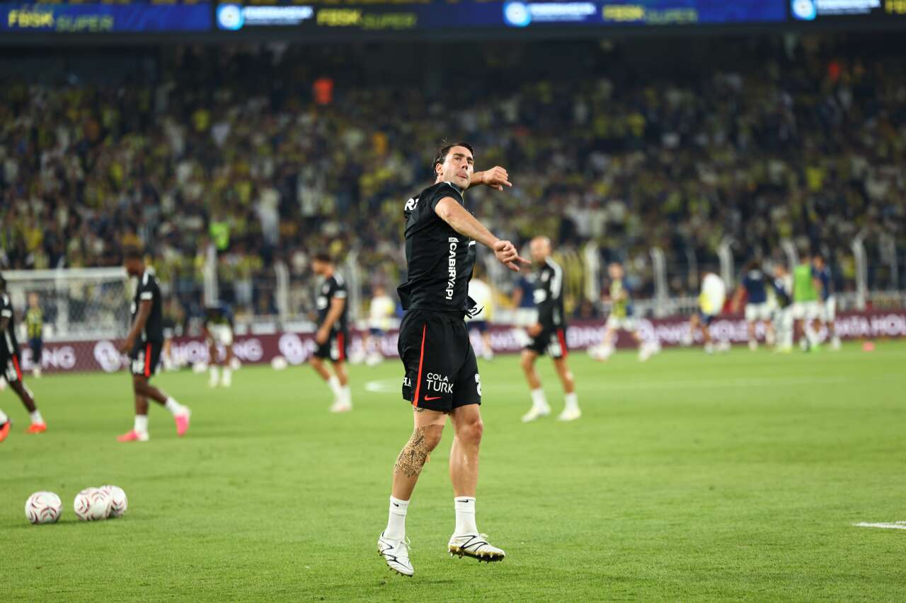 Aziz Yıldırım Jorge Jesus ve Volkan Demirel'in yıldızlarına sarıldı: Bunları oynat hocam 7