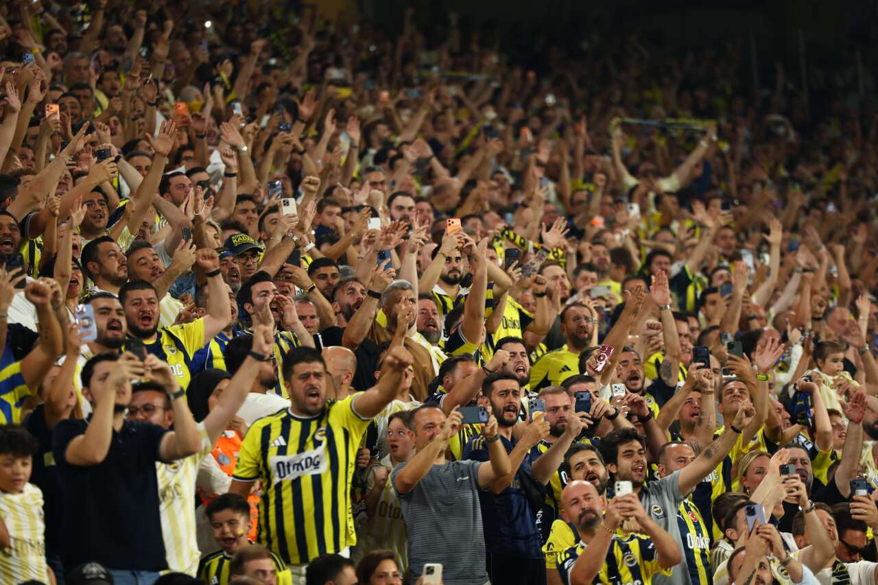 Aziz Yıldırım Jorge Jesus ve Volkan Demirel'in yıldızlarına sarıldı: Bunları oynat hocam 5
