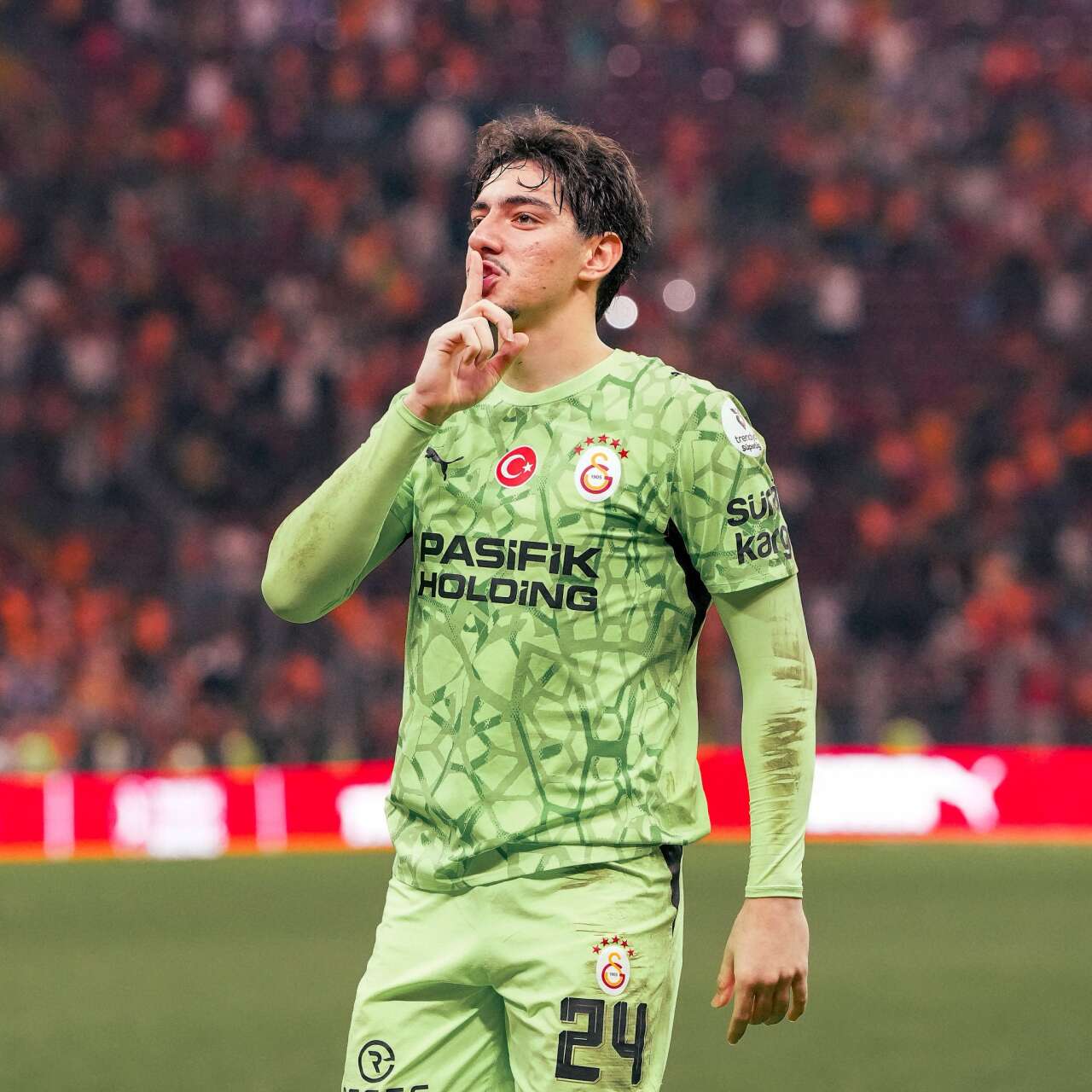 Dursun Özbek transferde hız kesmiyor! 22 yaşındaki genç yıldızla 4 yıllık anlaşma 8