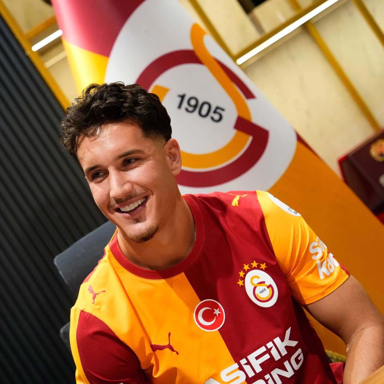 Dursun Özbek Salih Özcan ve Trossard'ın menajerinin kapısını çaldı: Son bir transfer 5