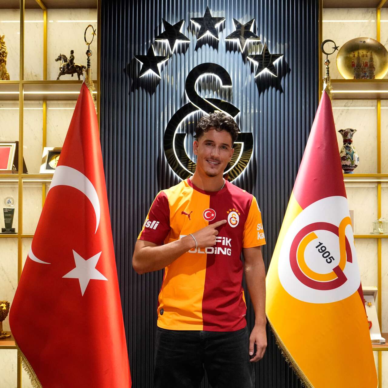 Dursun Özbek Salih Özcan ve Trossard'ın menajerinin kapısını çaldı: Son bir transfer 3