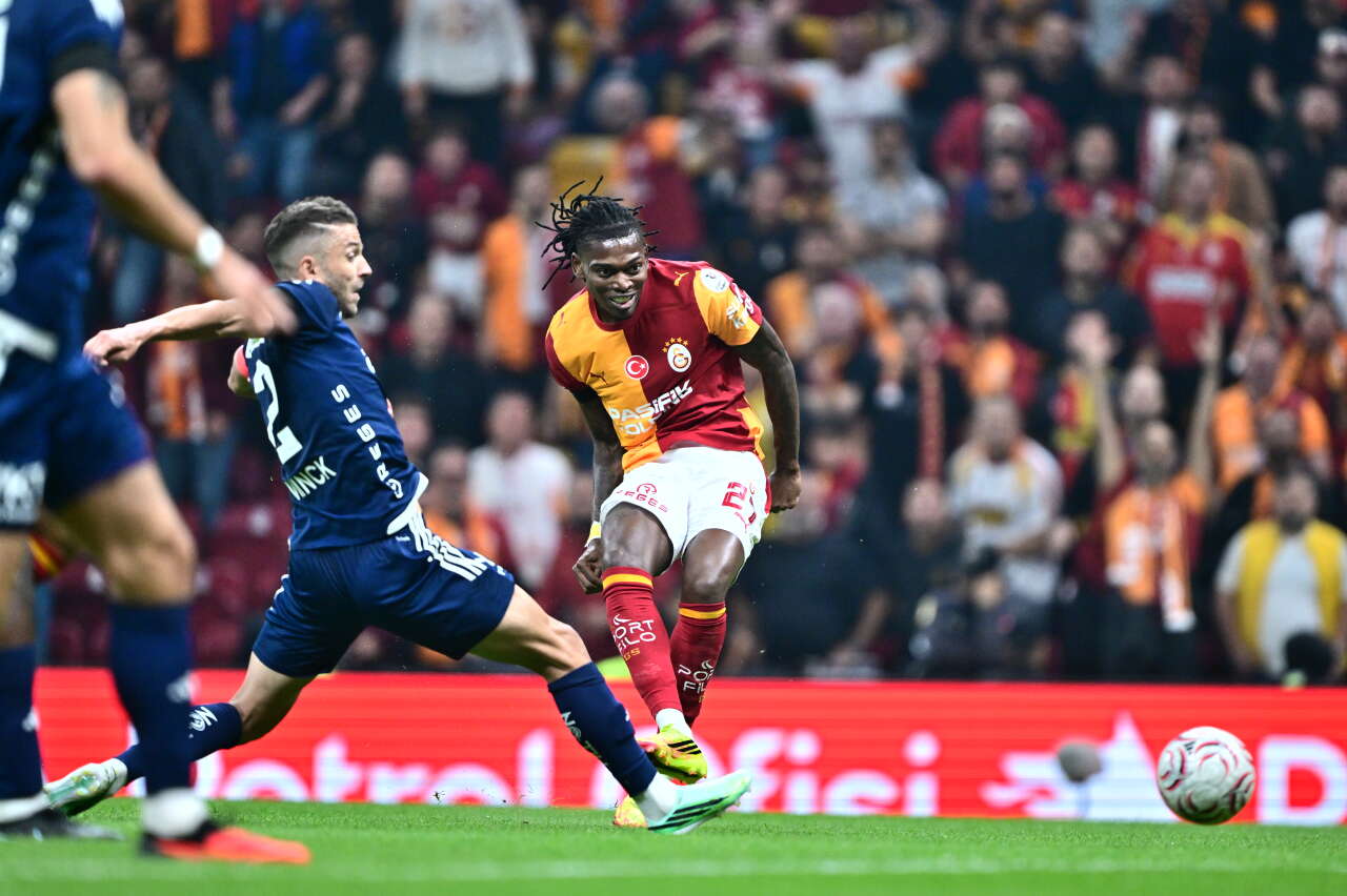 3-1'in ardından Galatasaray'da 5 ayrılık! Okan Buruk Dursun Özbek'in eline listeyi verdi: Almancıların hepsini gönderin 14