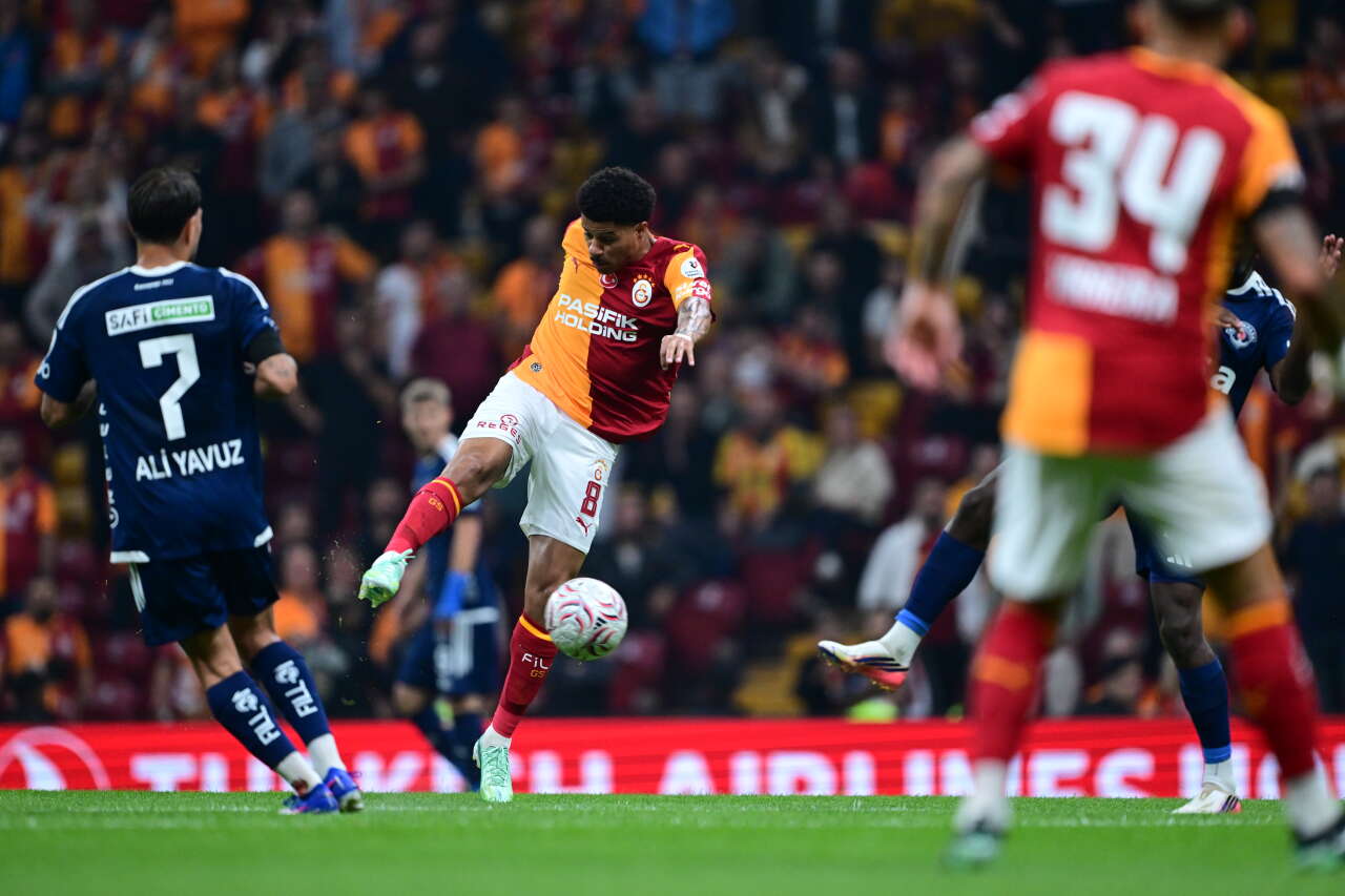 Galatasaray'ı kendi keyfi için uçuruma sürükledi! Okan Buruk duyunca tesisleri bastı: Yasak yasak yasak 10
