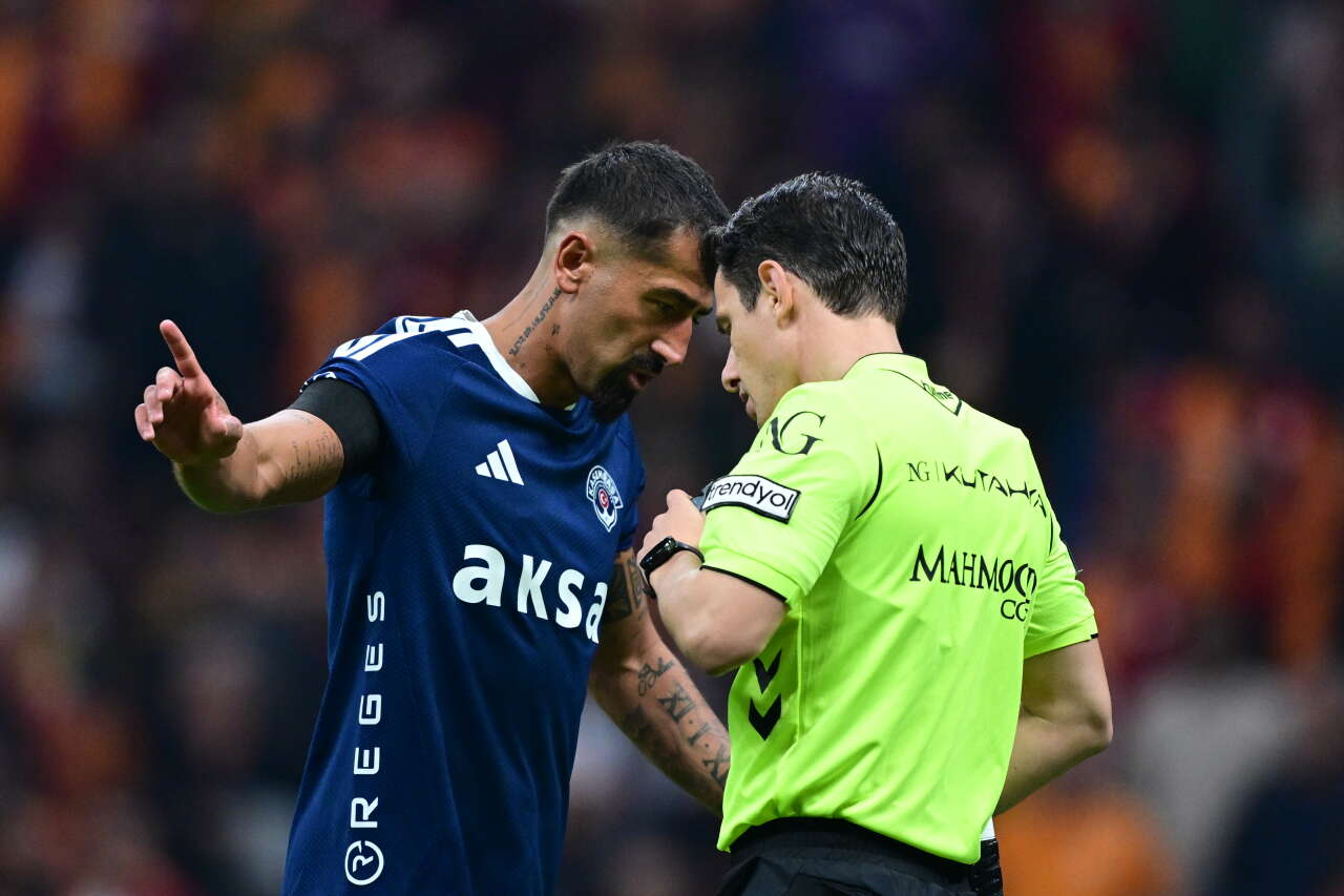 Galatasaray'ı kendi keyfi için uçuruma sürükledi! Okan Buruk duyunca tesisleri bastı: Yasak yasak yasak 9