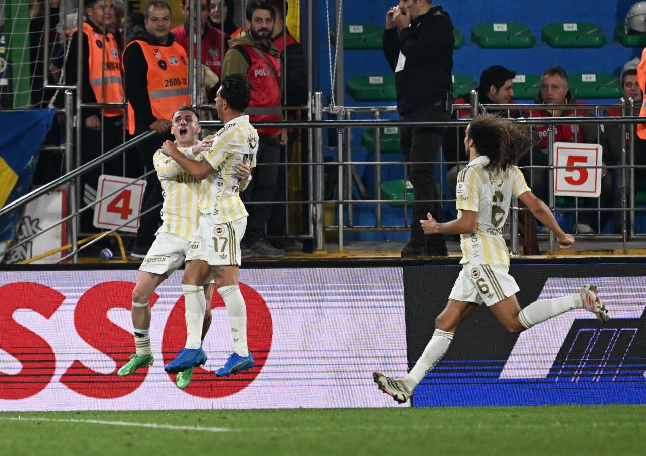 Fenerbahçe'de beklenen son! Aziz Yıldırım 15 gol atan yıldızı affetmedi: Aston Villa maçında yoksun 9