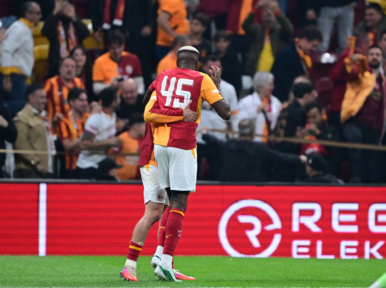 Galatasaray'da 48 milyon euro 1 ayda buhar oldu! Dursun Özbek 2 yıldızı transfer ettiği için çok pişman: Hiçbir şey göremedik 4