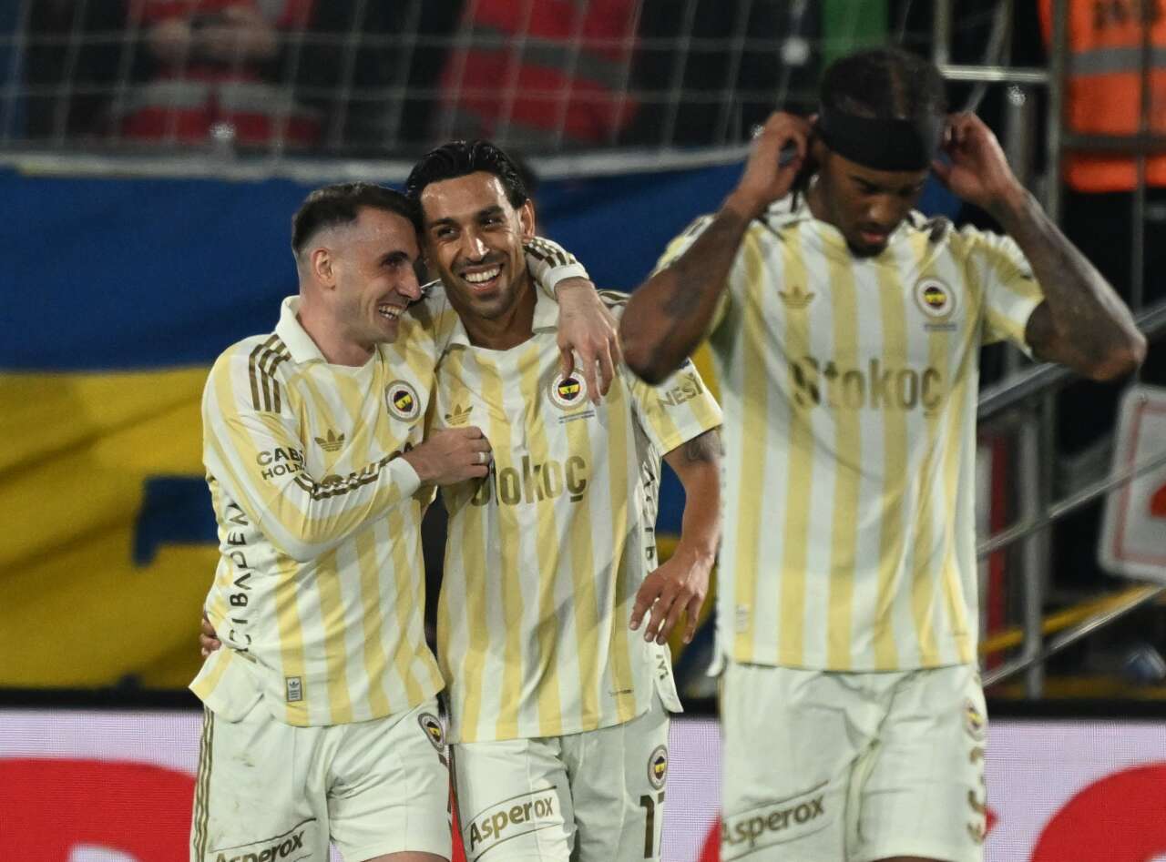 Fenerbahçe'de İsmail Kartal istifa kararından sonra gemileri yaktı: 3 yıldızı yerin dibine soktu 6