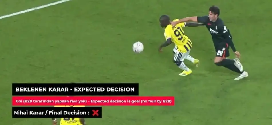 Anthony Taylor yılların kuralını değiştirdi! Artık o kelimeyi söyleyen kırmızı kart görecek 5