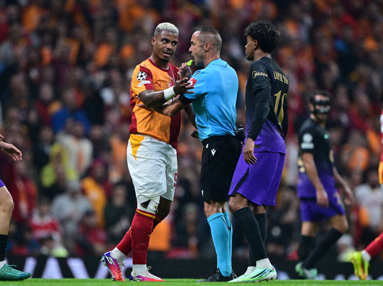 Galatasaray'da ortalık karıştı! Okan Buruk'u bıraktılar Dursun Özbek'i bombaladılar: Bu mağlubiyet senin yüzünden 3