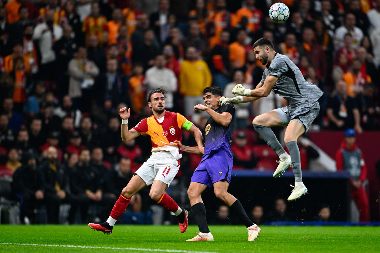 Galatasaray'da ortalık karıştı! Okan Buruk'u bıraktılar Dursun Özbek'i bombaladılar: Bu mağlubiyet senin yüzünden 6