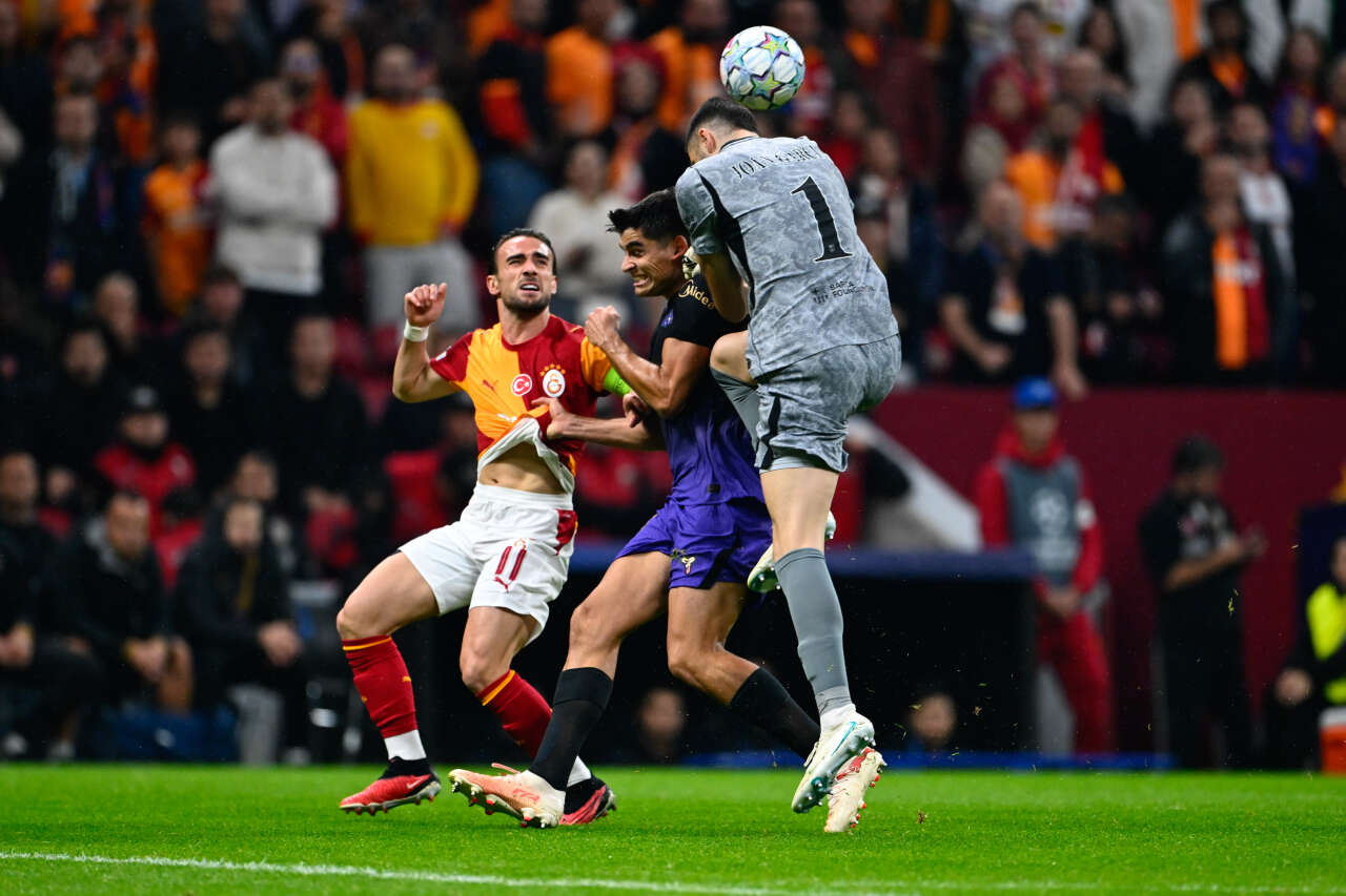 Galatasaray'da ortalık karıştı! Okan Buruk'u bıraktılar Dursun Özbek'i bombaladılar: Bu mağlubiyet senin yüzünden 7
