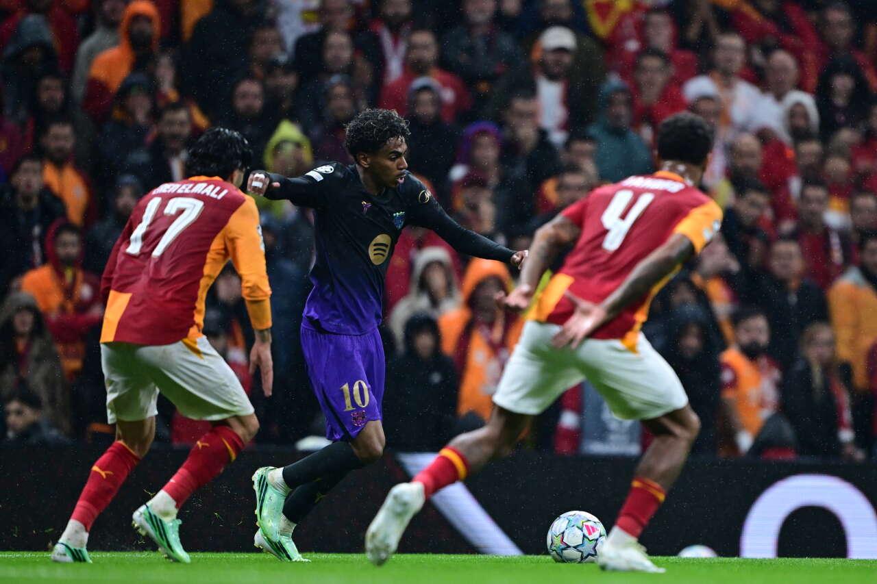 Galatasaray'da ortalık karıştı! Okan Buruk'u bıraktılar Dursun Özbek'i bombaladılar: Bu mağlubiyet senin yüzünden 9