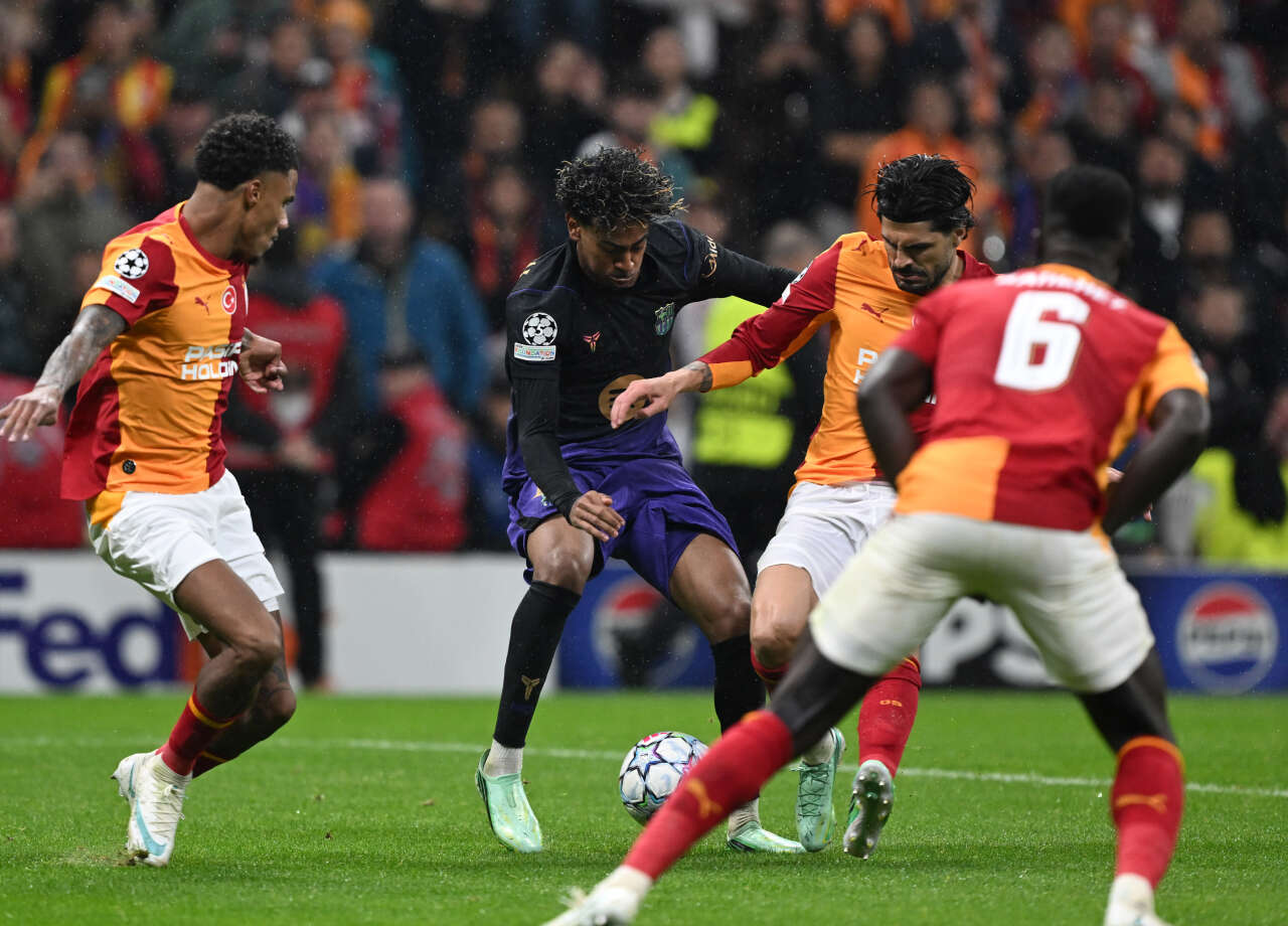 Galatasaray'da ortalık karıştı! Okan Buruk'u bıraktılar Dursun Özbek'i bombaladılar: Bu mağlubiyet senin yüzünden 12