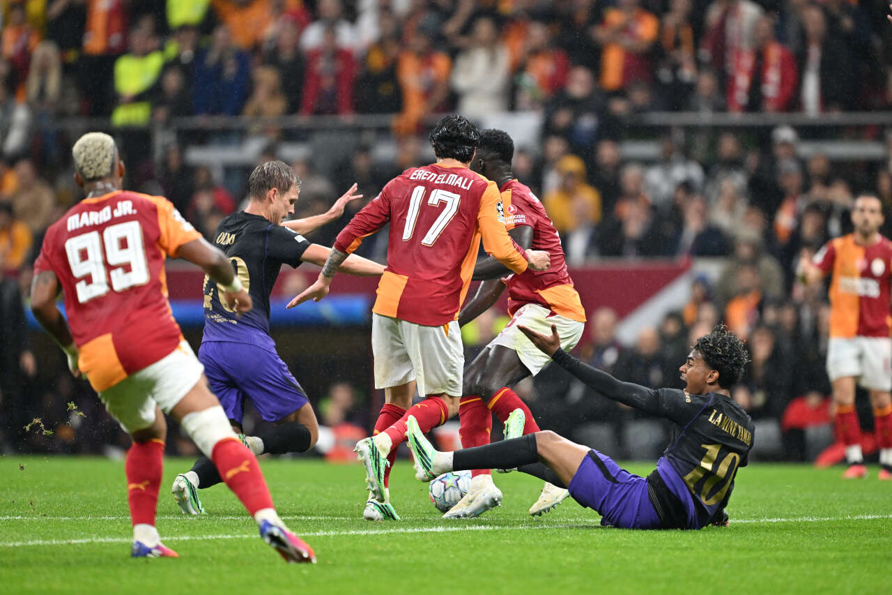 Galatasaray'da iki yıldız ortadan kayboldu! Dursun Özbek ant içti: Bunun sadakat primini ortadan kaldıracağım 3
