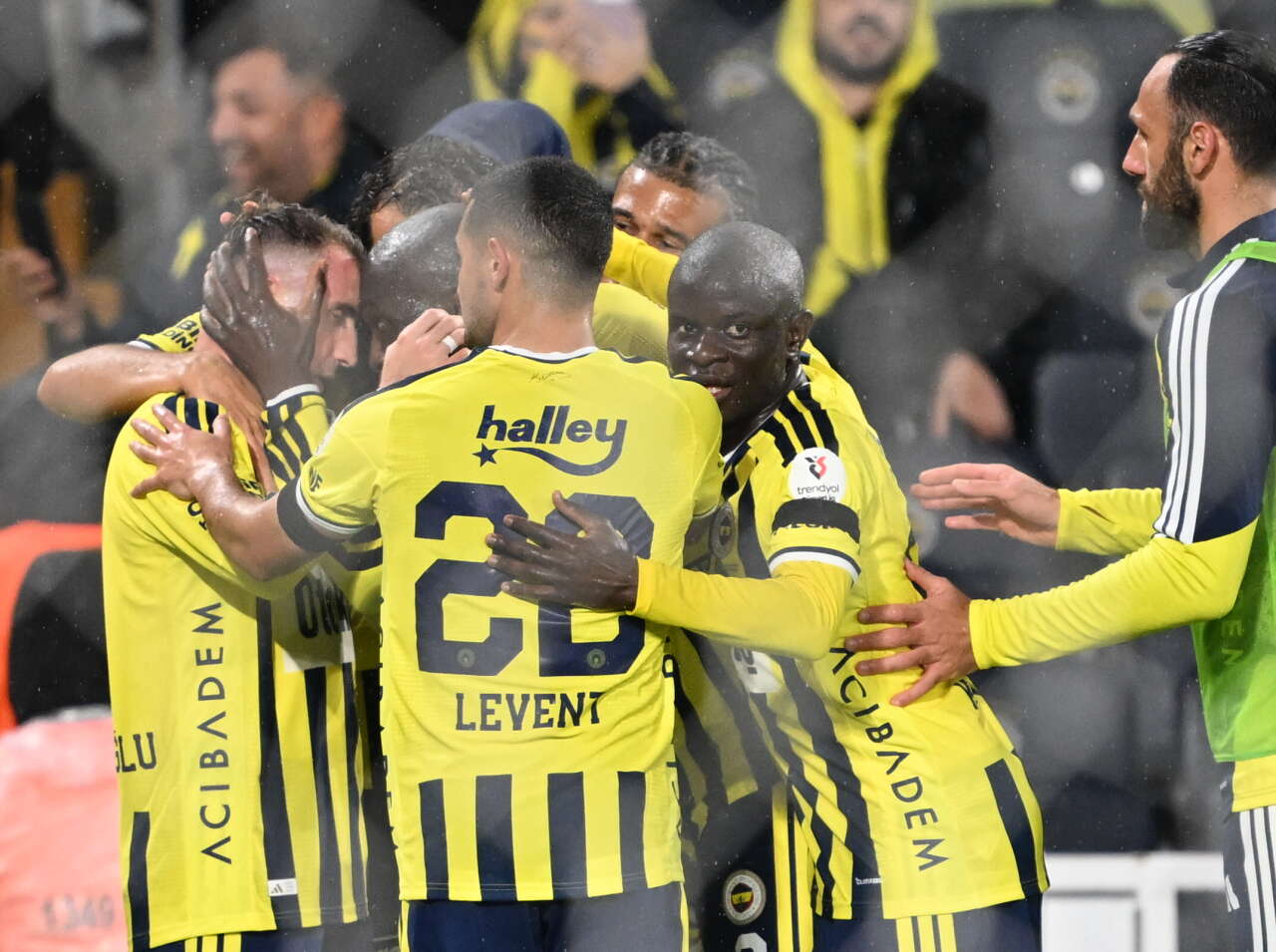 Aziz Yıldırım Fenerbahçe tarihinde olmayan bir şeyi yapacak: Ali Koç ve Sadettin Saran'ın bütün transferlerini yollayın 12