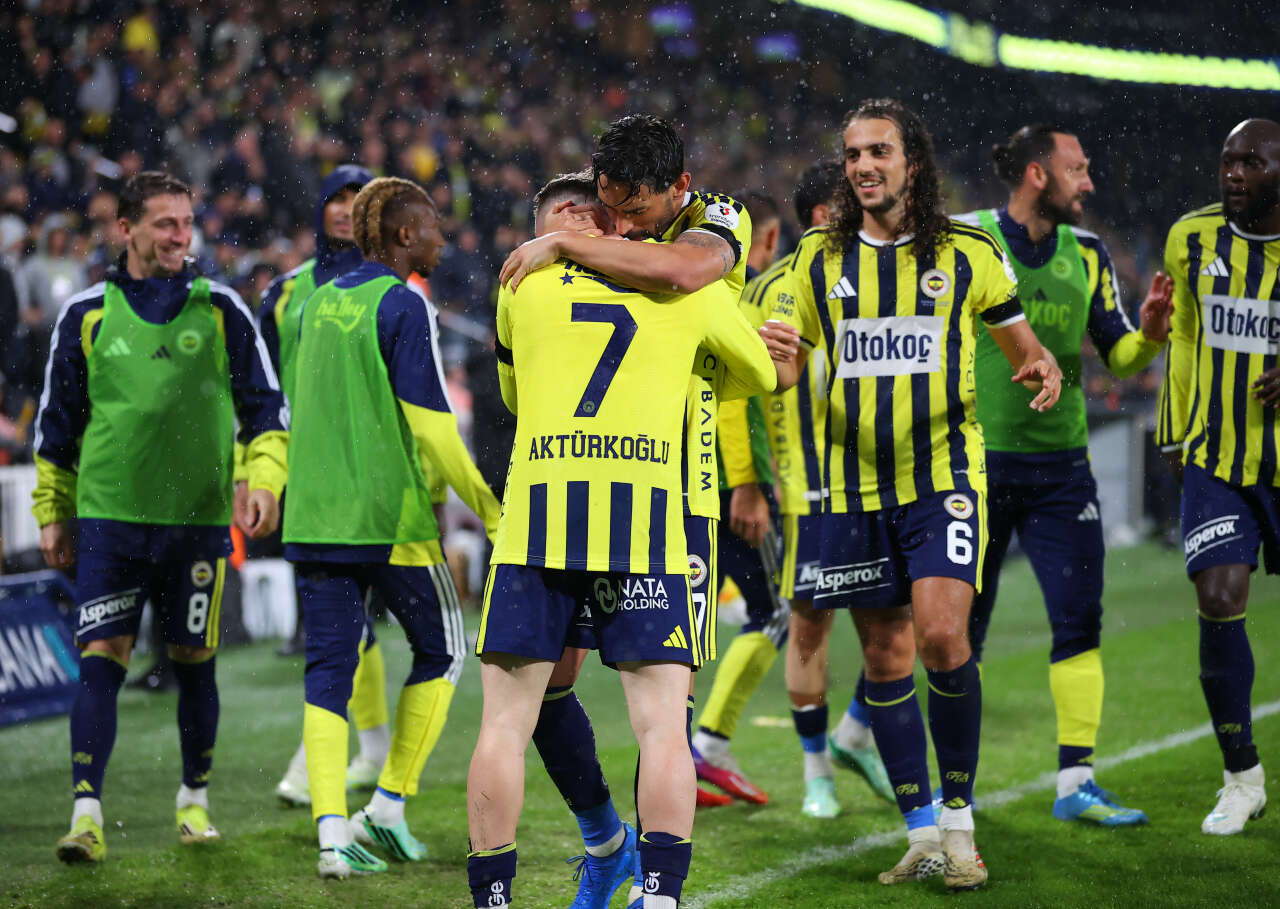 Aziz Yıldırım Fenerbahçe tarihinde olmayan bir şeyi yapacak: Ali Koç ve Sadettin Saran'ın bütün transferlerini yollayın 9