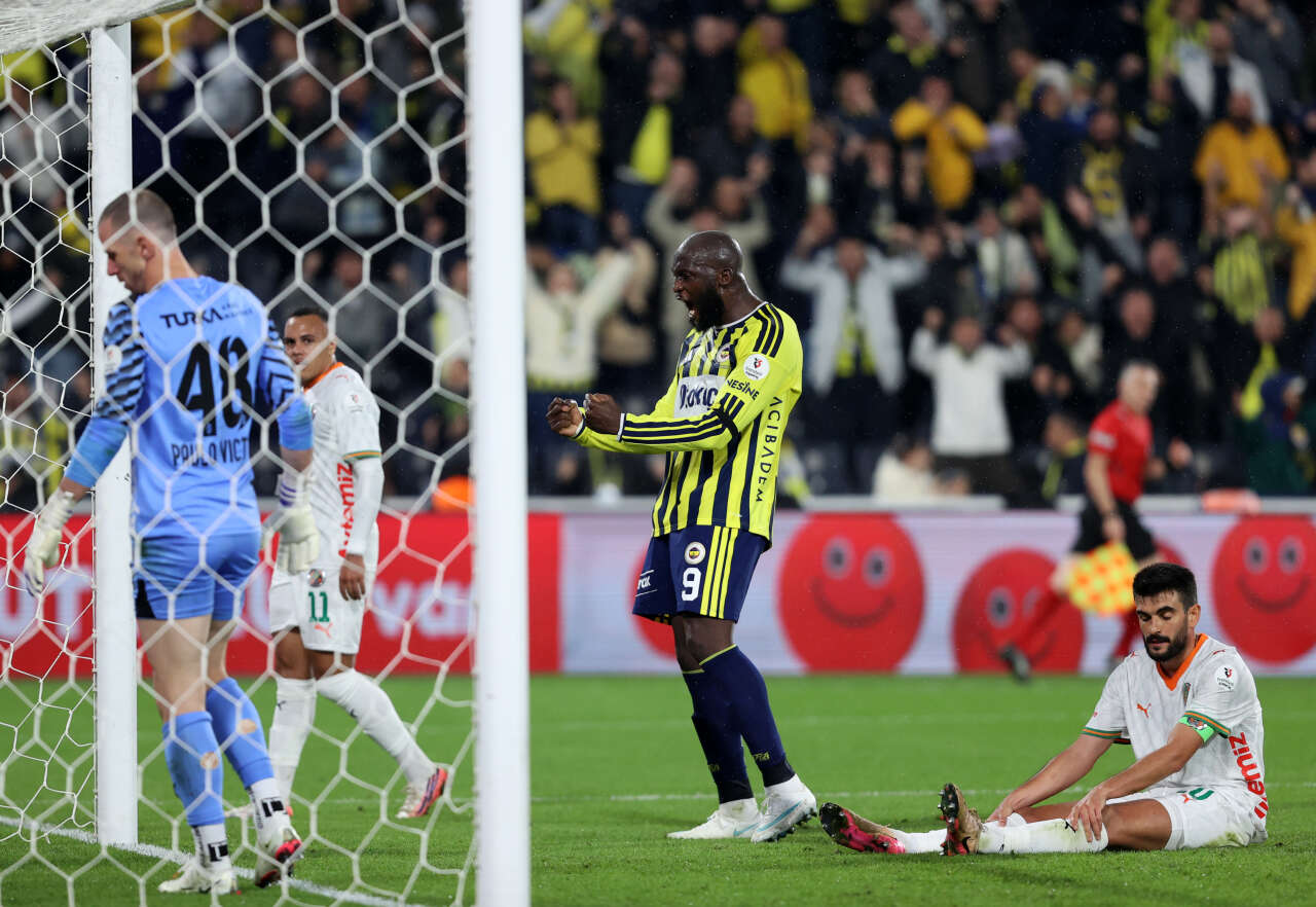 İsmail Kartal'ı istemeyen 6 futbolcu belli oldu: Ülkesinde yuhalanan adam gelip burada bandaj fırlatıyor 11