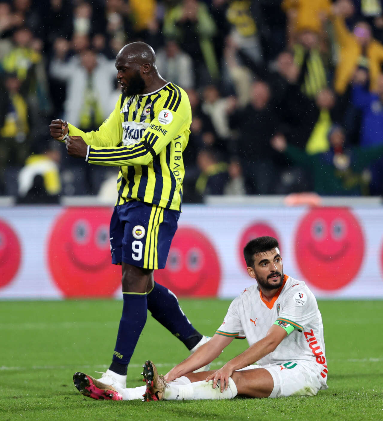 İsmail Kartal'ı istemeyen 6 futbolcu belli oldu: Ülkesinde yuhalanan adam gelip burada bandaj fırlatıyor 5