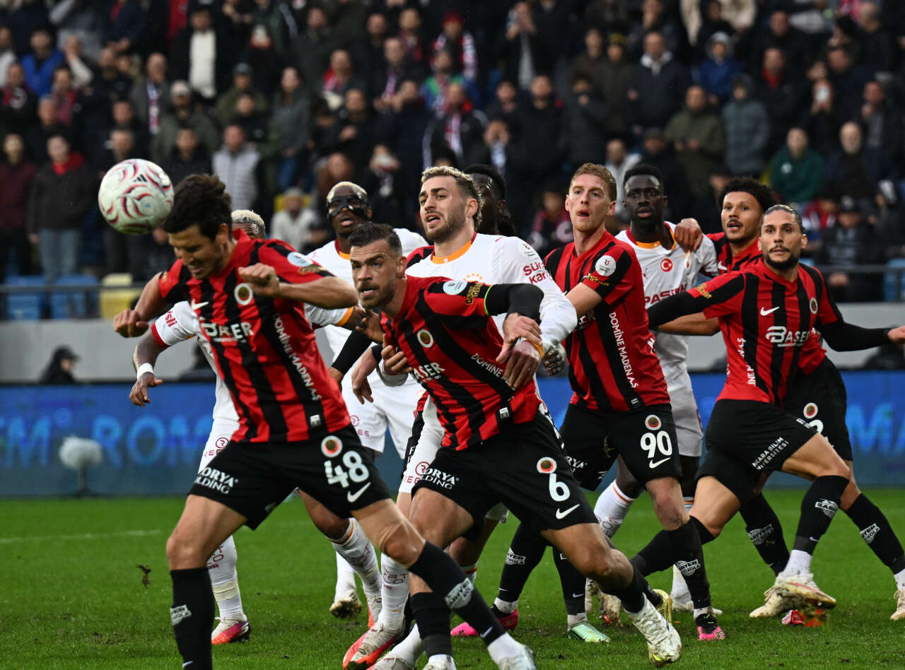 Dursun Özbek görünce kahroldu! Galatasaray'ın 103 milyon euroluk 4 yıldızını tek başına silip attı 6