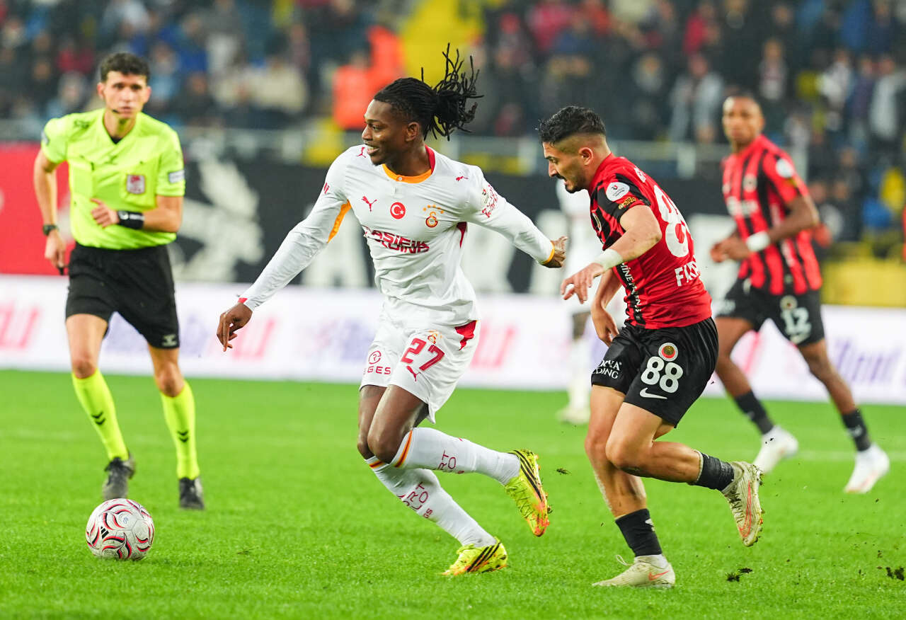 Dursun Özbek görünce kahroldu! Galatasaray'ın 103 milyon euroluk 4 yıldızını tek başına silip attı 4