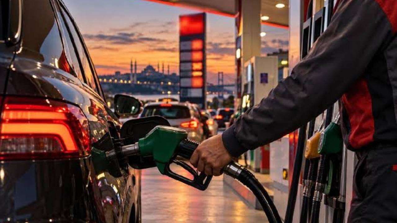 Sürücüler dikkat: Gece yarısı depoları doldurmayın, fiyatlar 4,30 TL birden düşüyor! 19 Ekim İstanbul, Ankara, İzmir akaryakıt fiyatları 2