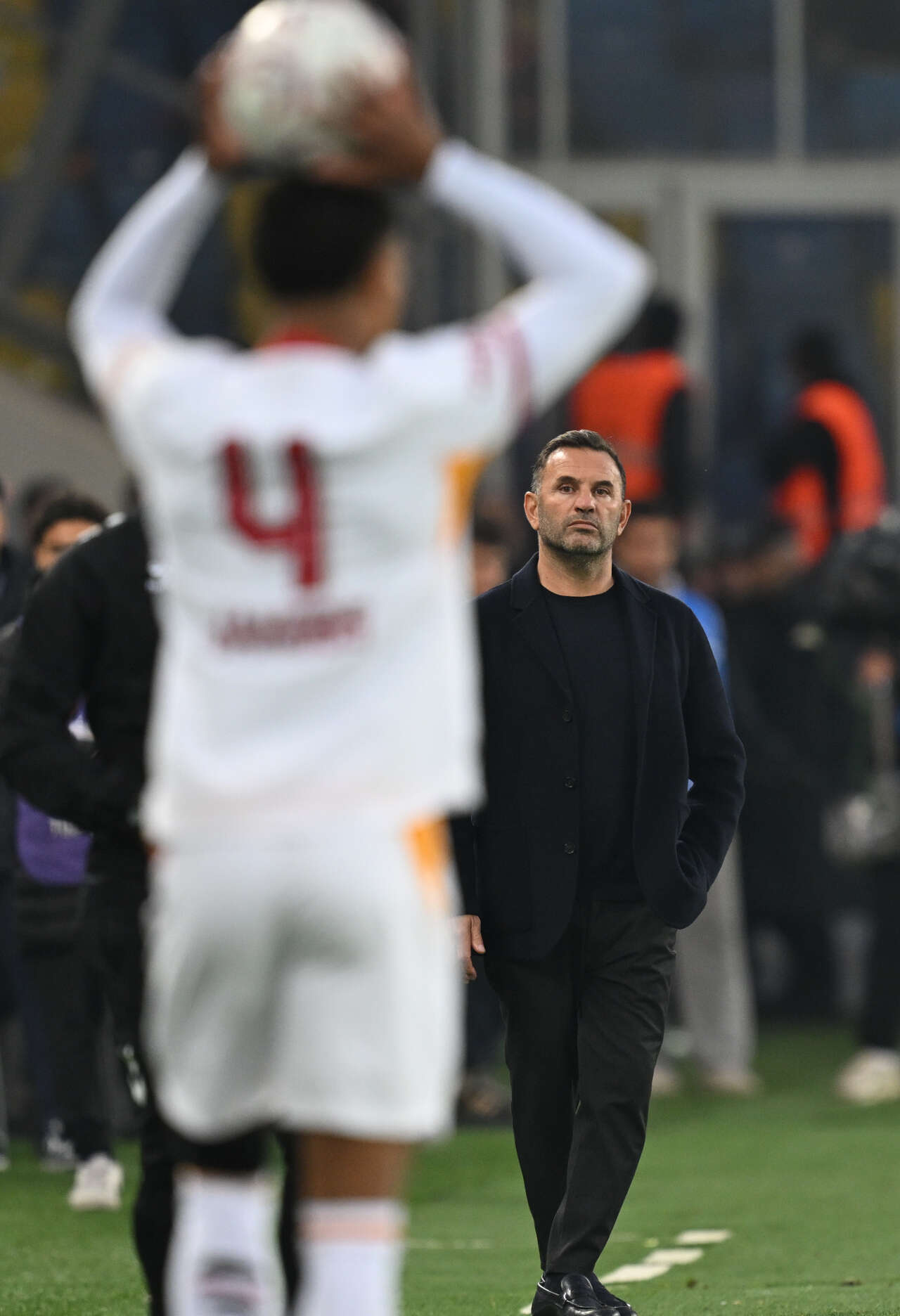 Galatasaray'da istifa mektubu! Okan Buruk masaya yumruğunu vurdu: İstemediğim oyunculara emekli ikramiyesi veriyorsunuz 5