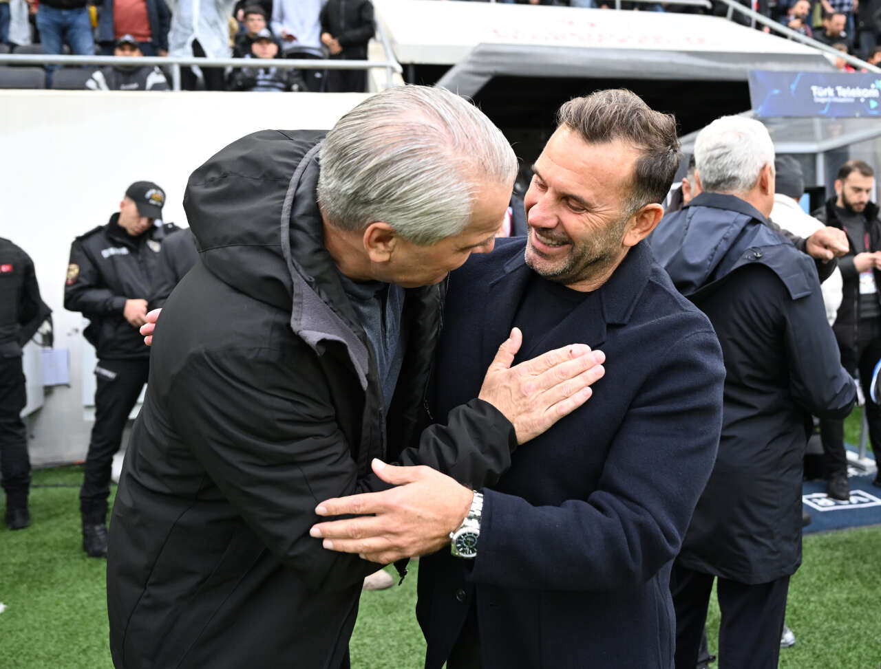 Galatasaray'da istifa mektubu! Okan Buruk masaya yumruğunu vurdu: İstemediğim oyunculara emekli ikramiyesi veriyorsunuz 4