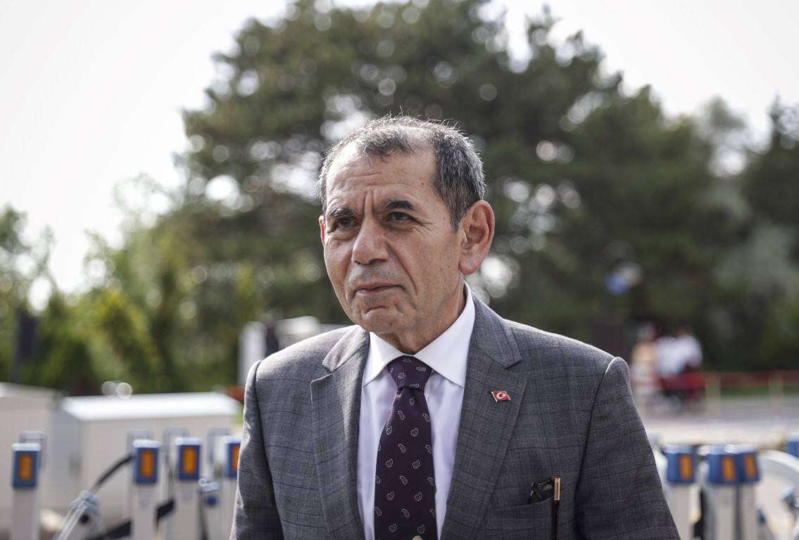 Galatasaray'da istifa mektubu! Okan Buruk masaya yumruğunu vurdu: İstemediğim oyunculara emekli ikramiyesi veriyorsunuz 8