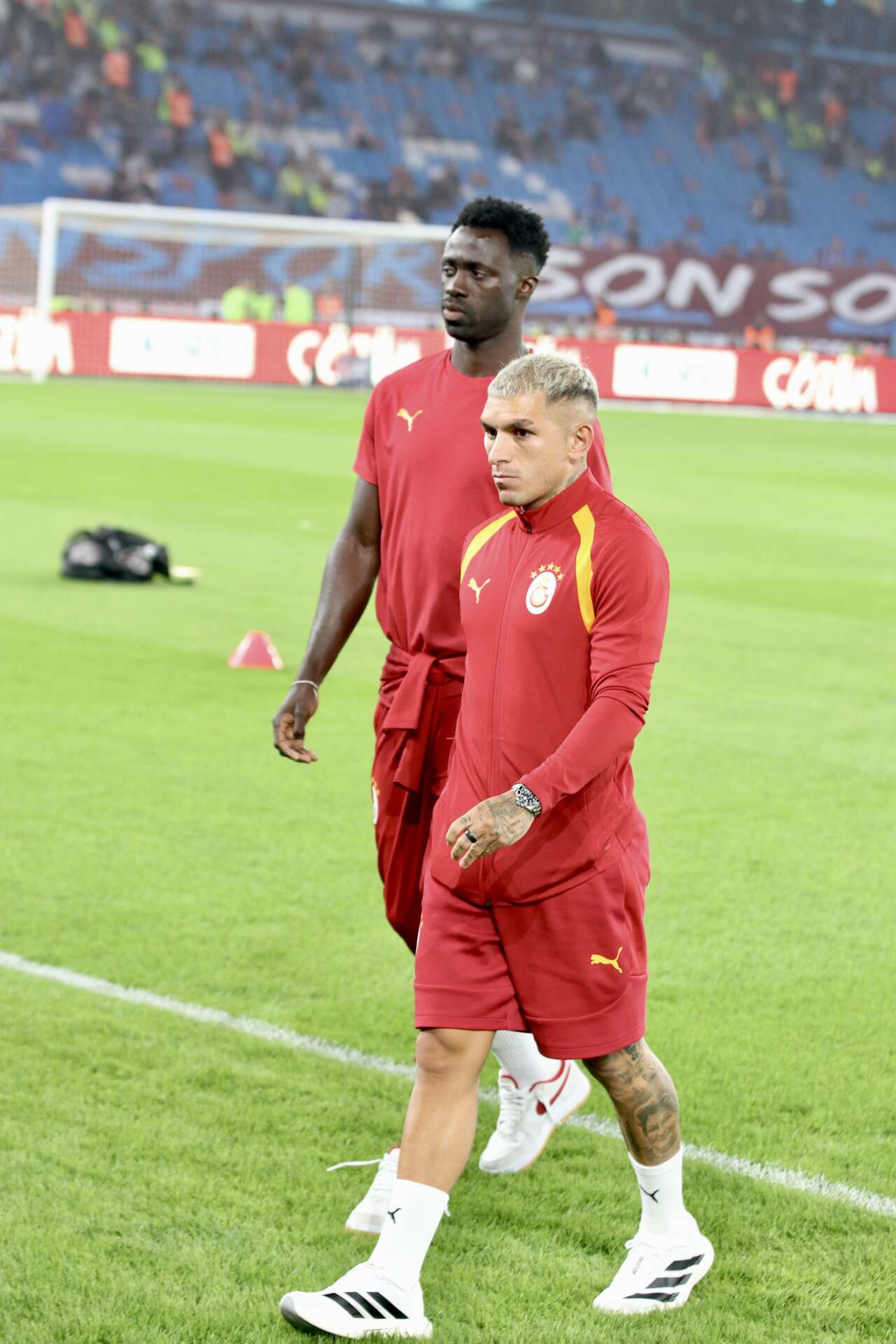 Galatasaray'da 184 maçta 11 gol 15 asist yapmıştı: Dursun Özbek'in elindeki yıldızı almaya ant içti 14