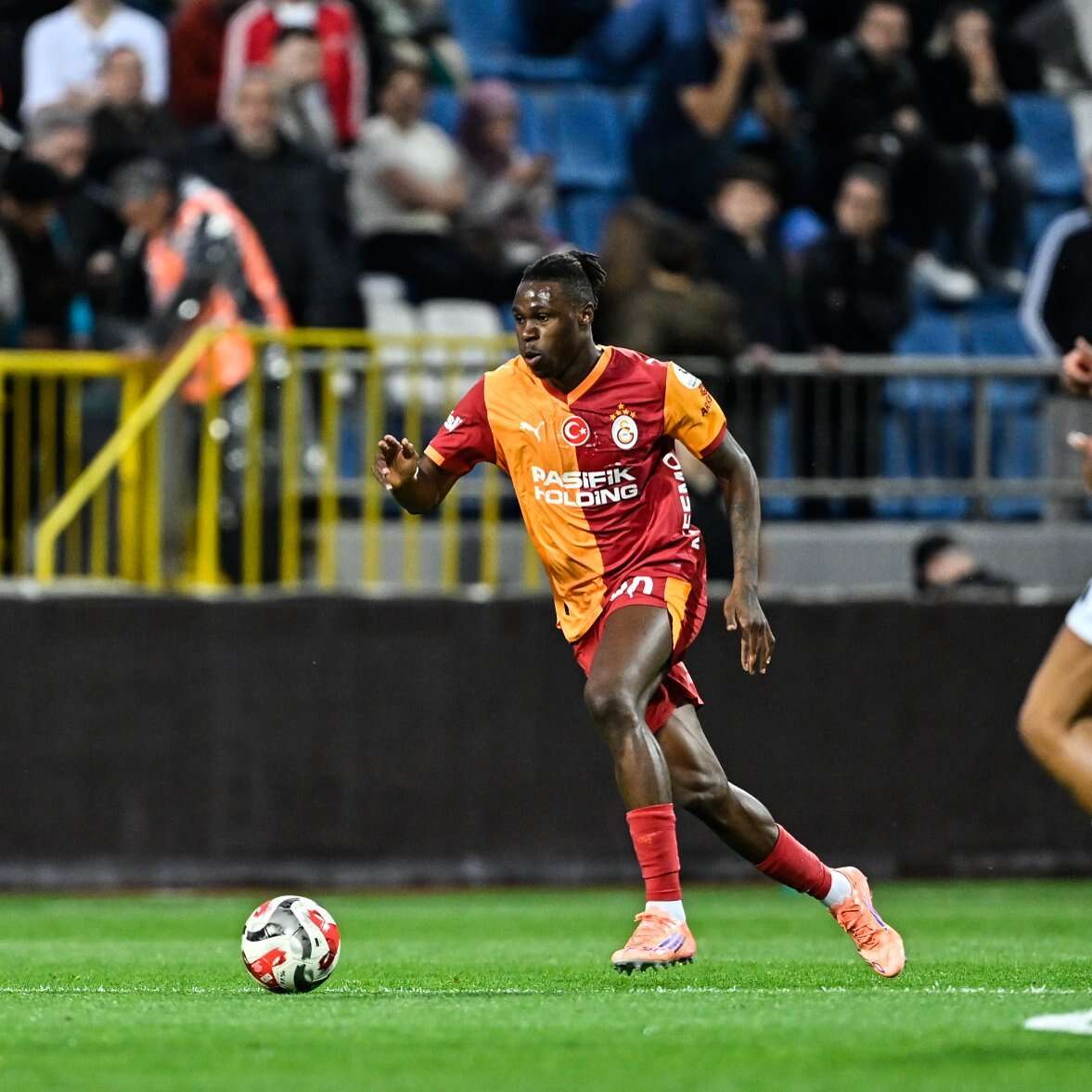 Galatasaray 68 milyon euroluk iki yıldızın son durumunu açıkladı: 1,5 ay sonra sahalara döndü 8