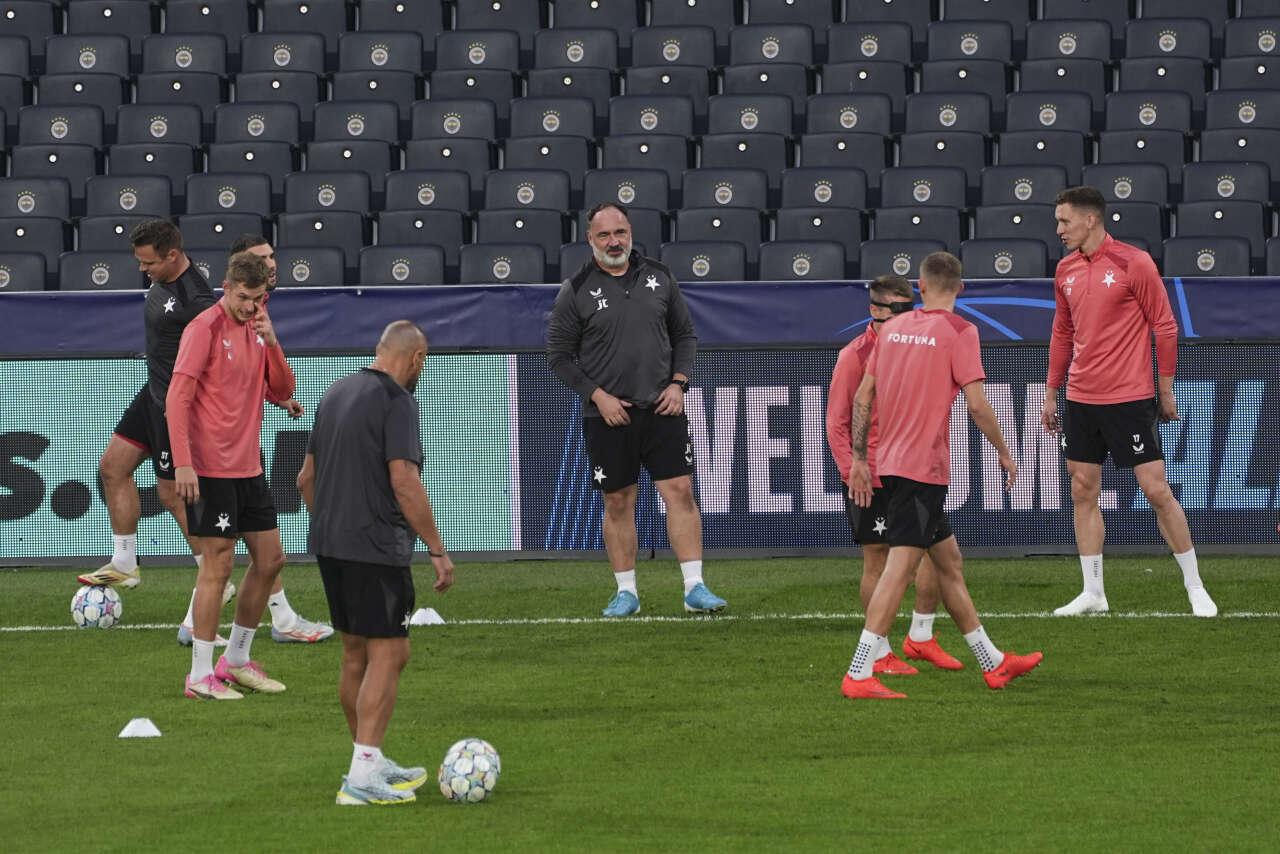 Fenerbahçe-Slavia Prag maçı öncesi kriz! İsmail Kartal'ın bütün planları bozuldu: Yıldız futbolcu kadro dışı bırakıldı 9